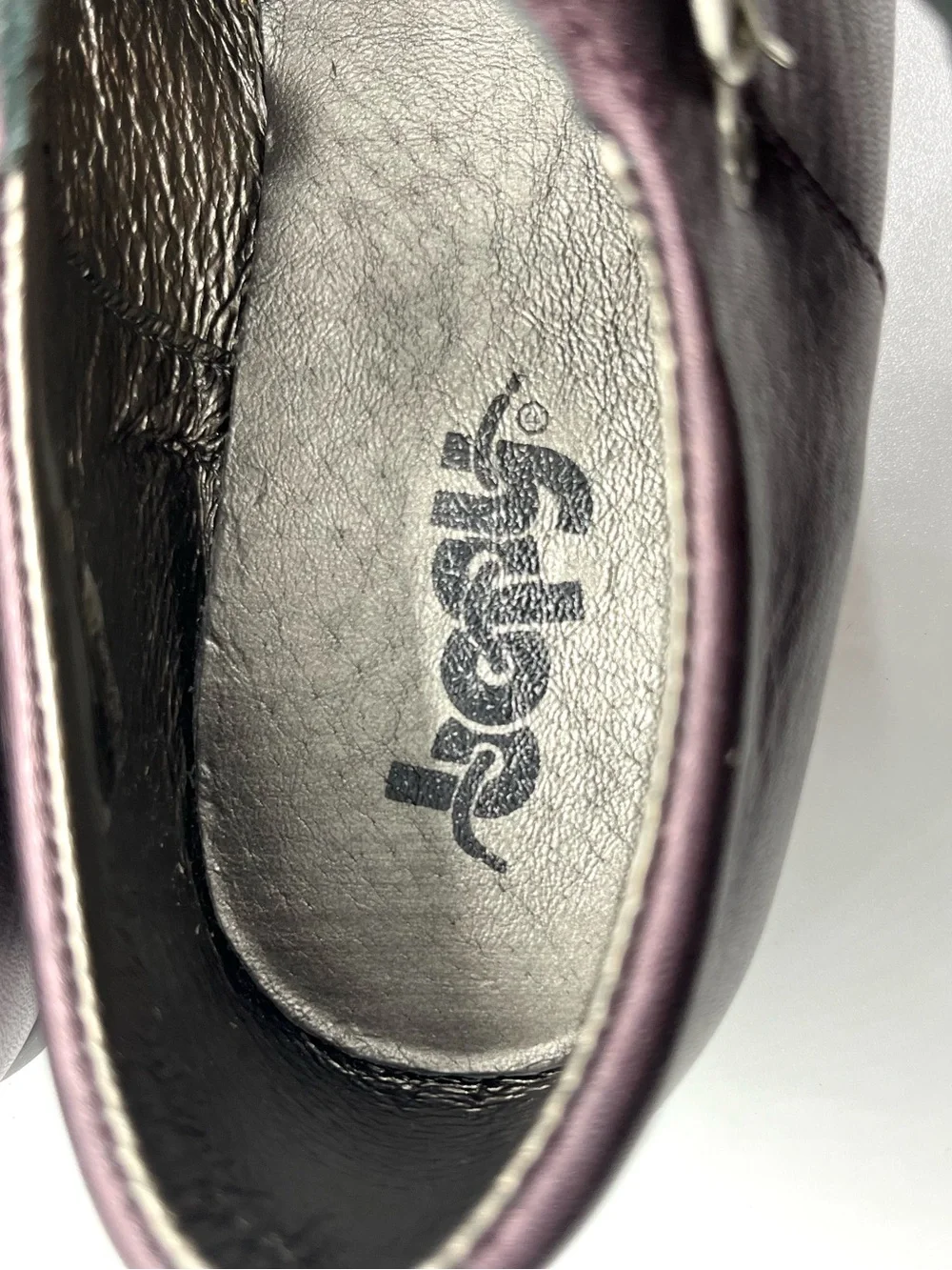 Girls plum leather Mary Jane w buckle EURO 33 USA 2